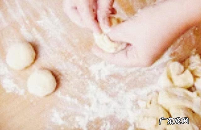 家里做面包怎么和出薄膜?我怎么做成馒头了?