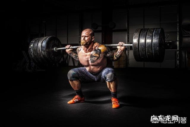 1公里跑和300个深蹲谁更减脂? 50个深蹲能减脂吗