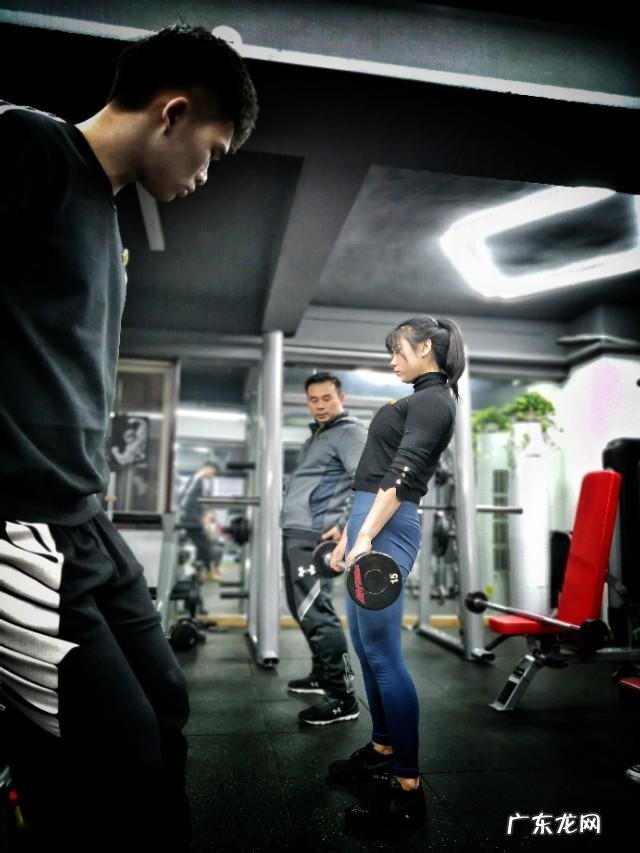 为什么我深蹲久了，屁股大了没有提升，从后面看反而腿短了