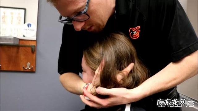 做颈椎操时,为什么有时脖子会响一下? 做颈椎操的时候颈椎响