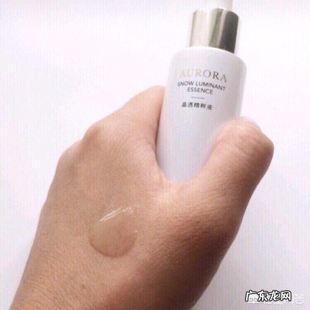 25岁混合型干皮,暗黄有晒斑夏季T区油,求推荐护肤品及彩妆?