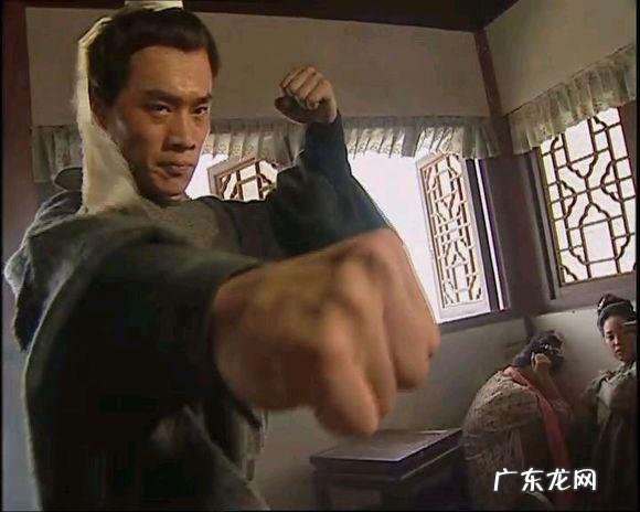 《战狼2》中在中国军舰上喊开火的演员是谁?