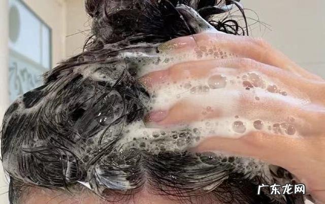 没有护发素怎么让头发变光滑 没有护发素的情况下怎么养头发