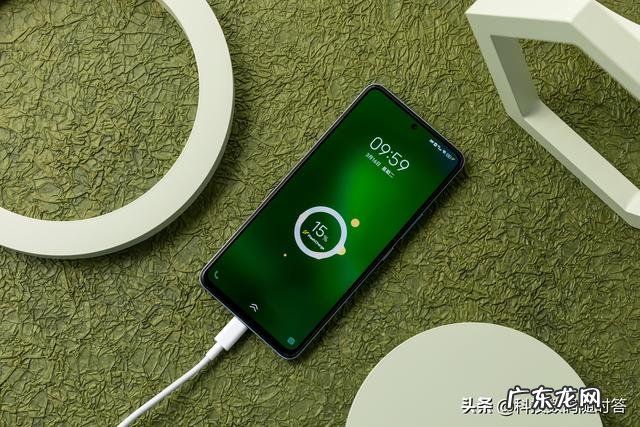 iQOO Neo5和iQOONeo5活力版哪个好?