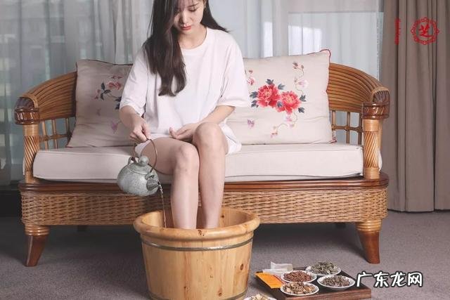 秋冬用它泡脚，脚不臭、腰更细、手脚不凉，连睡眠也好了