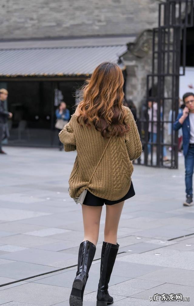 肉色丝袜搭配马丁靴好看吗?