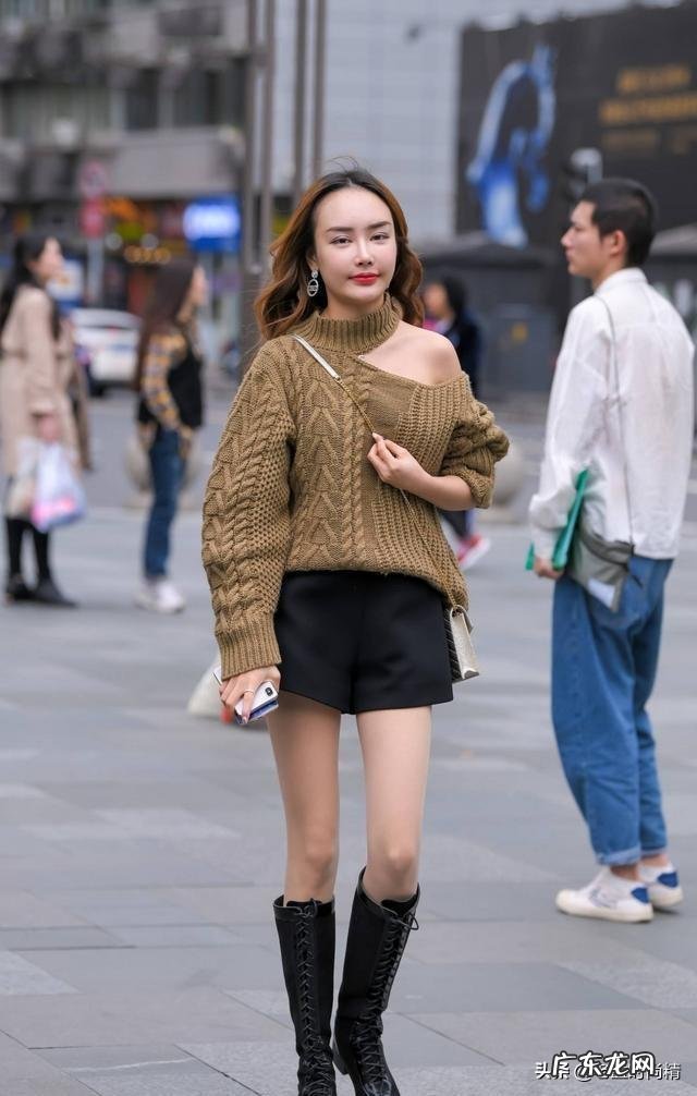 肉色丝袜搭配马丁靴好看吗?