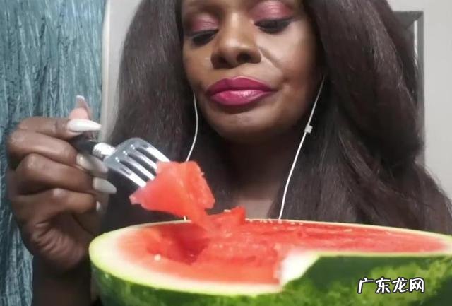 为什么有不能请美国黑人吃西瓜这种说法?