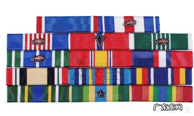 军官右胸上贴着的色块有什么用?