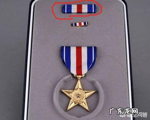 军官右胸上贴着的色块有什么用?