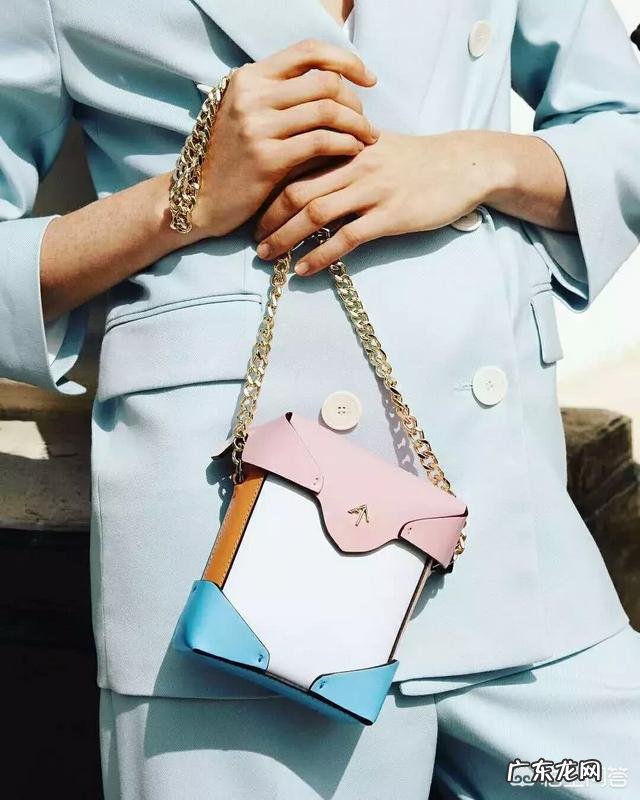 夏天来了,想买一款轻奢侈品包包有没有好看的款式推荐?
