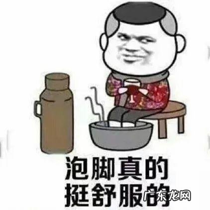 整天吹空调湿气重?晚上泡脚在水中撒点艾草,防蚊去湿一次搞定!