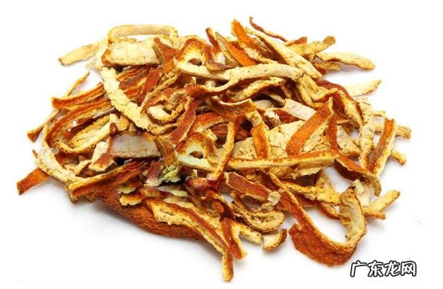 每天泡脚在水里放这些,分分钟逼出体内湿气