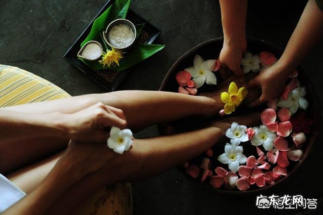 泰国盛行跪拜礼,是出于安全考虑吗?