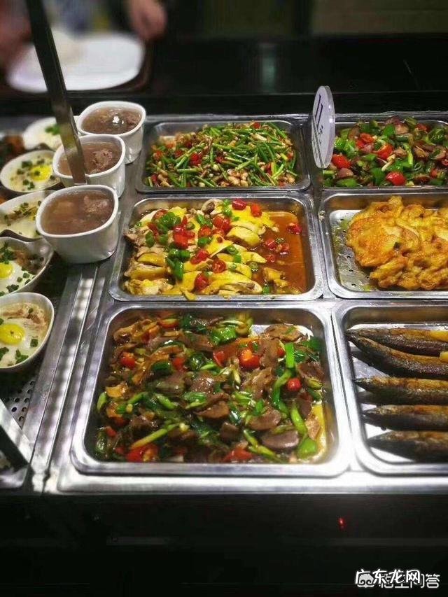 平时大家上班都很忙,吃饭怎么解决。随便应付一下吗?