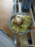 平时大家上班都很忙，吃饭怎么解决。随便应付一下吗？