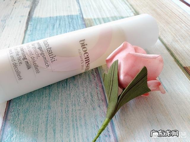 毛孔粗大的皮肤需要怎么护理才能收缩毛孔？