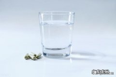 哪些药物服药后需要多喝水？哪些药物少喝水？