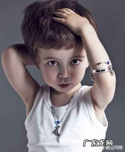 家长应该如何教育3岁前的孩子呢