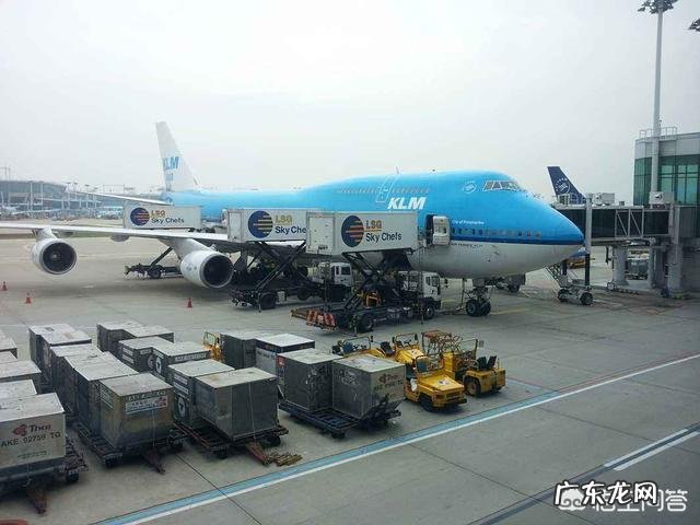 一般情况下,坐飞机能托运多少公斤物品