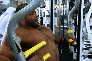 一个不会做俯卧撑的人,该怎么办才能够练出胸肌