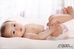 尿不湿和拉拉裤有何分别，不同年龄段的宝宝如何选择纸尿裤？