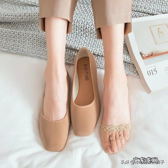 秋冬长筒袜应该如何搭配?