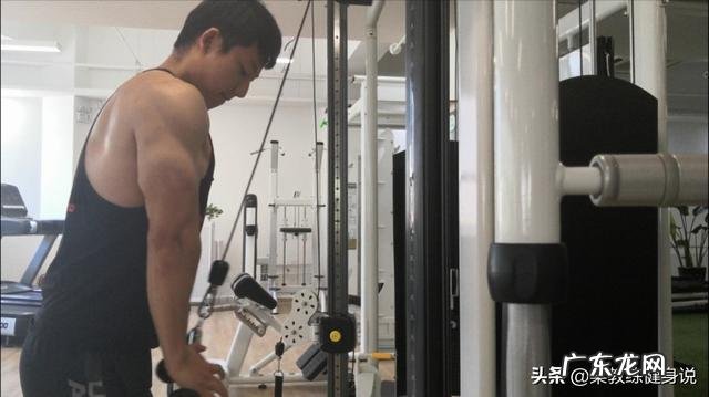 手臂粗的女生怎样做才能摆脱“麒麟臂”的困扰？