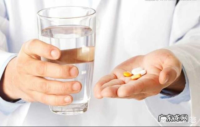 喝牛奶后等多长时间，吃感冒药和消炎药不影响药效？