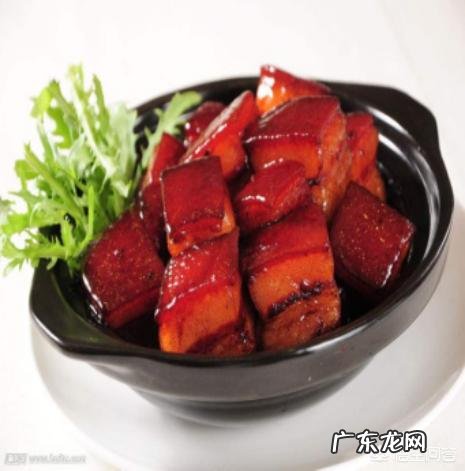 减脂时,饮食应该控制摄入脂肪还是碳水?