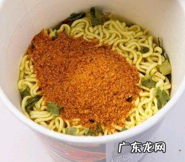 减脂时,饮食应该控制摄入脂肪还是碳水?