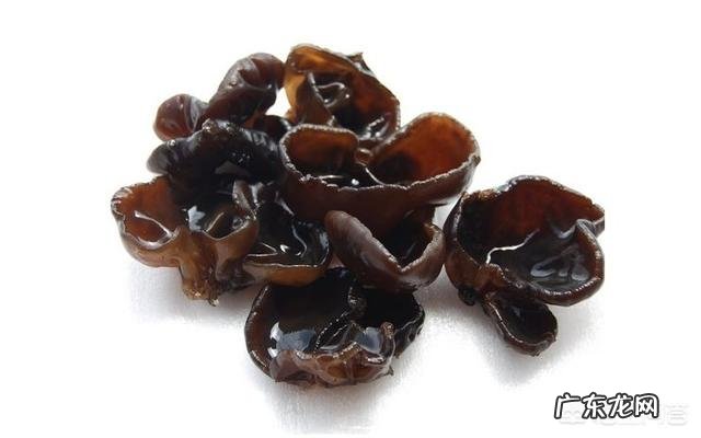 尿酸高在饮食方面应该注意哪些问题可以吃黑木耳与洋葱吗