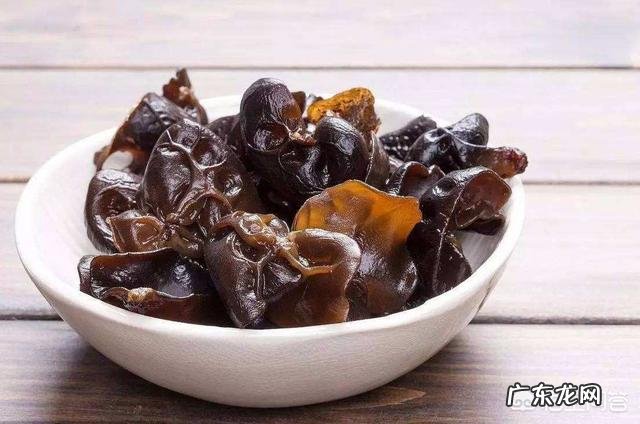 尿酸高在饮食方面应该注意哪些问题可以吃黑木耳与洋葱吗