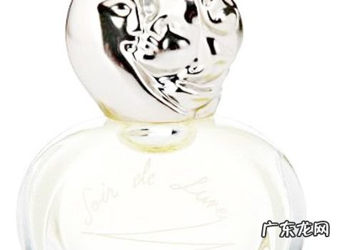 女士喷香水的正确方法