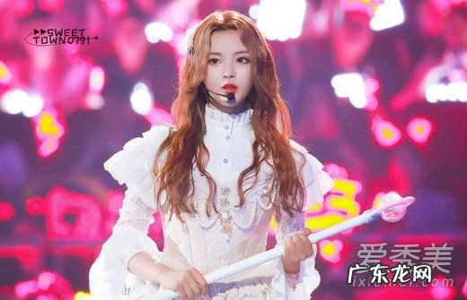 杨超越被亲这是什么梗 杨超越被亲什么情况