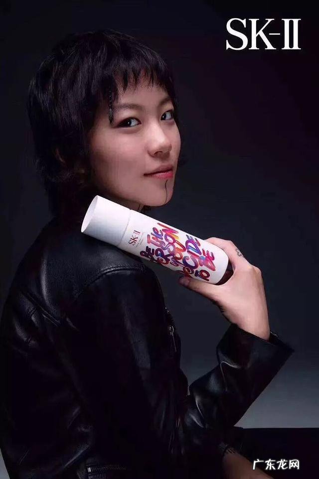 如何看待网友说关晓彤过度消费自己？ 怎样看待关晓彤消费自己