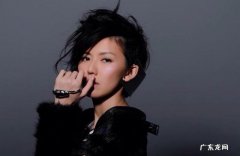 孙燕姿出道20年，微博更新素颜唱歌，竟惹哭1000万粉丝，值得纪念