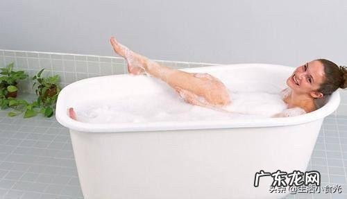 夏天你喜欢冲凉水澡还是洗热水澡,有哪些防暑降温的小窍门吗?