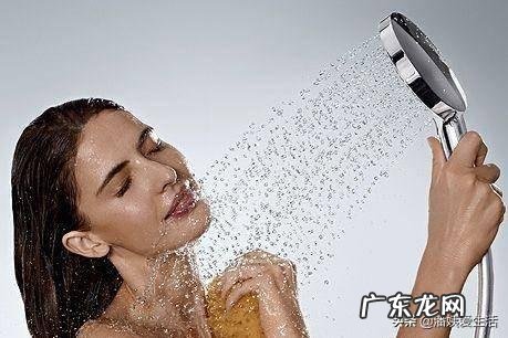 夏天你喜欢冲凉水澡还是洗热水澡,有哪些防暑降温的小窍门吗?