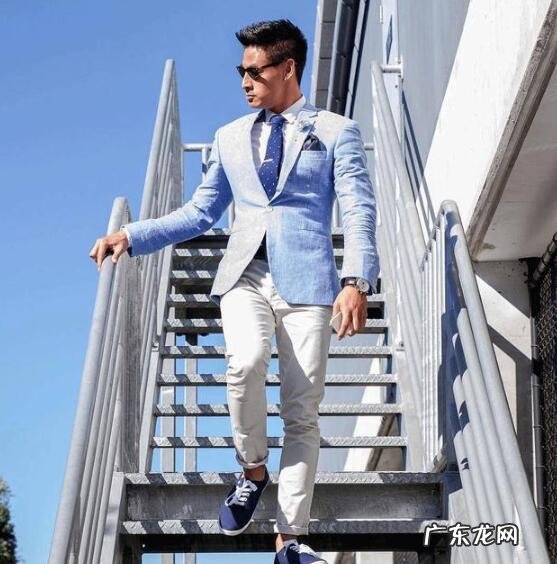 皮肤偏黑的男生穿衣搭配