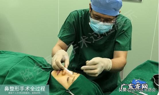 隆鼻后鼻背皮肤变薄怎么办 隆鼻鼻头变薄