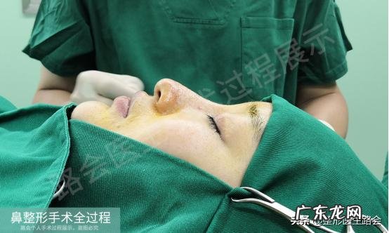 隆鼻后鼻背皮肤变薄怎么办 隆鼻鼻头变薄
