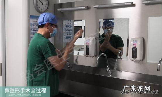 隆鼻后鼻背皮肤变薄怎么办 隆鼻鼻头变薄