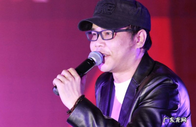 刀郎近照罕见流出,49岁的他至今无子无女,皮肤松弛尽显老态