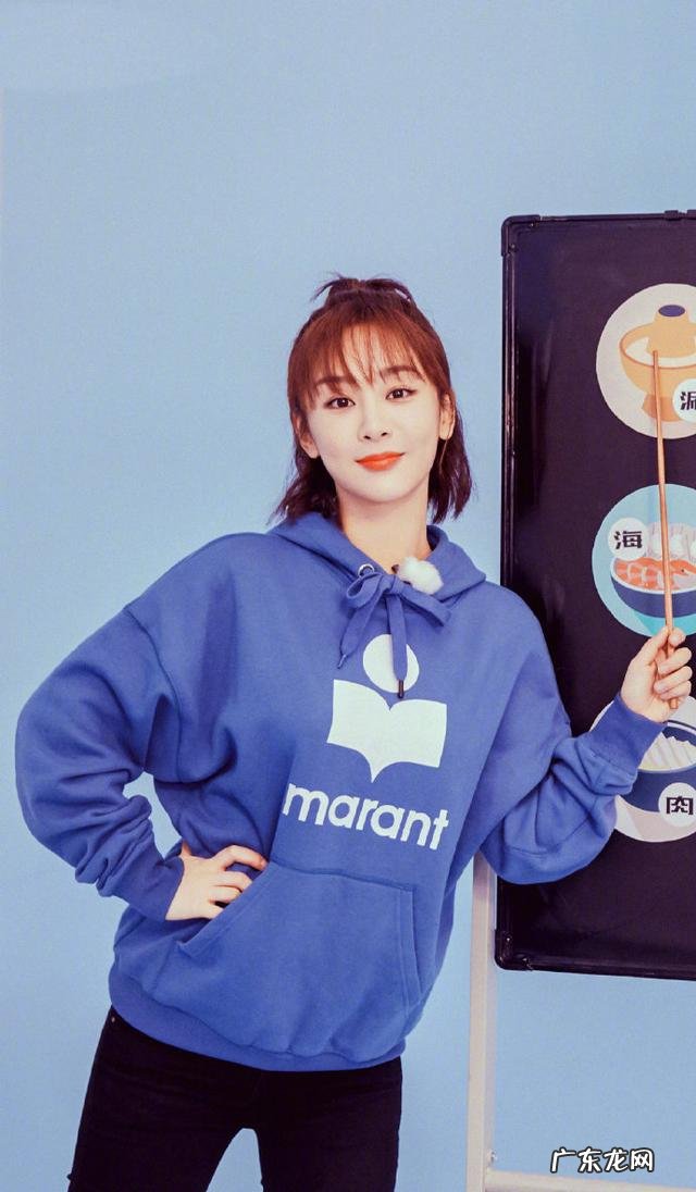 蓝色系衣服与什么颜色搭配?