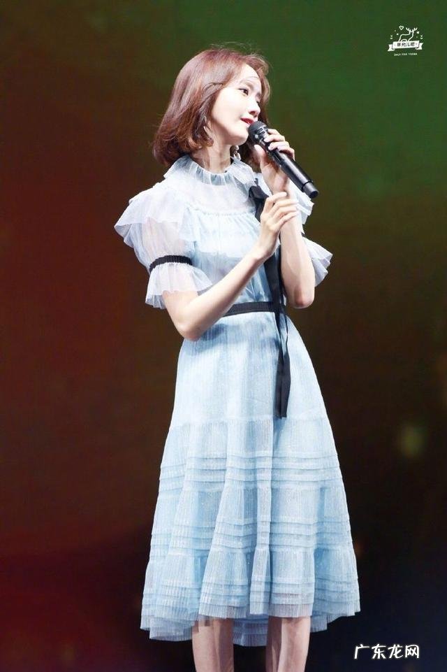 蓝色系衣服与什么颜色搭配?