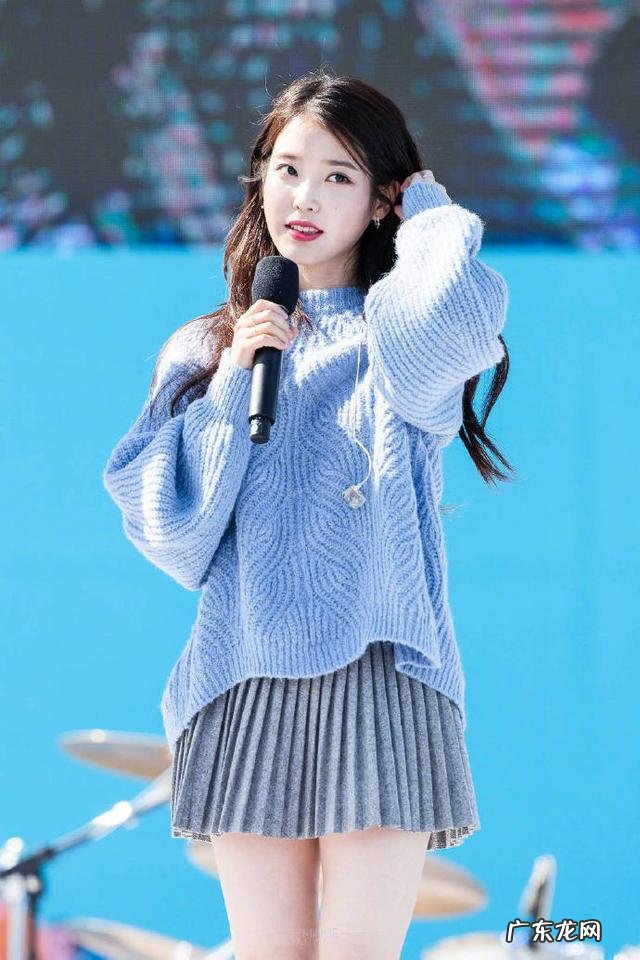 蓝色系衣服与什么颜色搭配?