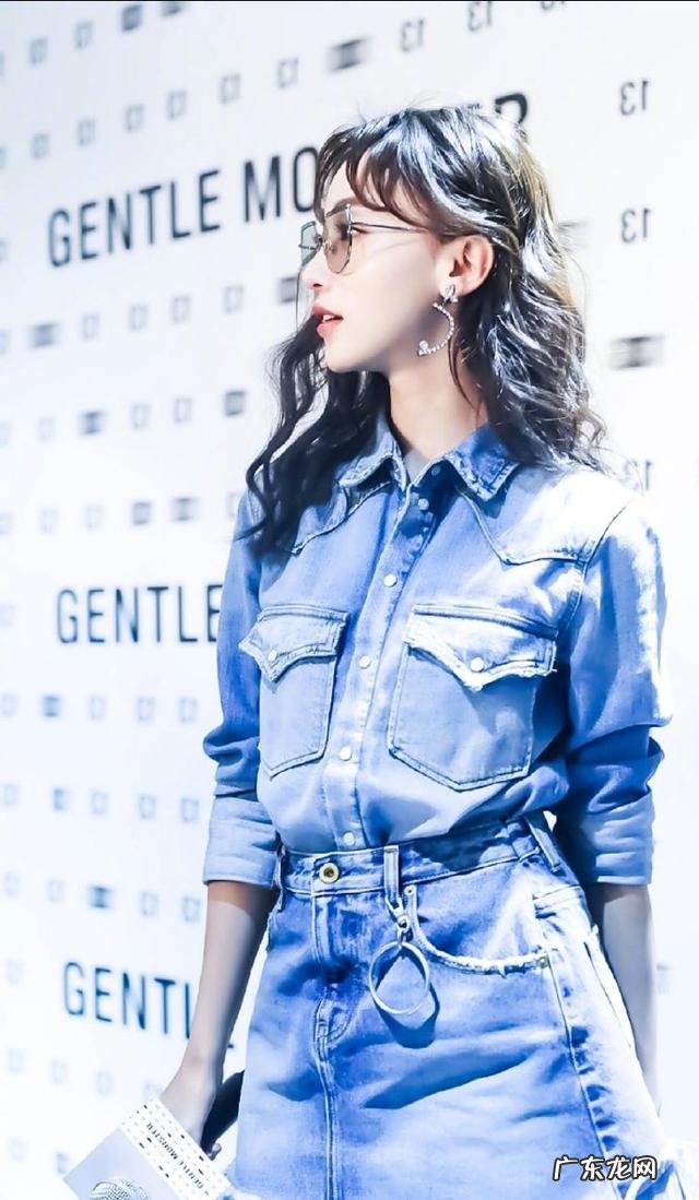 蓝色系衣服与什么颜色搭配?