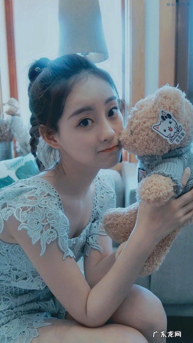 蓝色系衣服与什么颜色搭配?