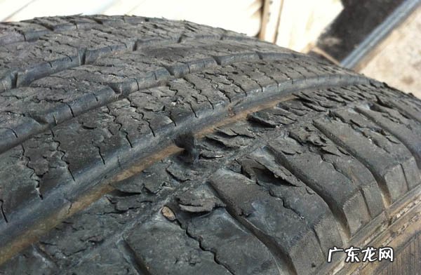 轮胎哪种裂纹需要更换 里侧磨损后果最严重
